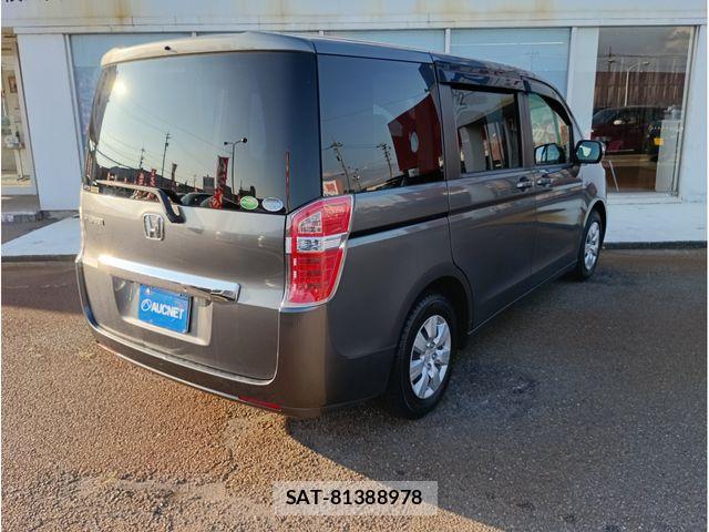 Honda e 2012-06 8368980-2