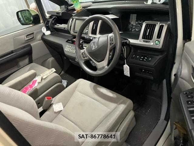 Honda e 2013-03 8528565-11