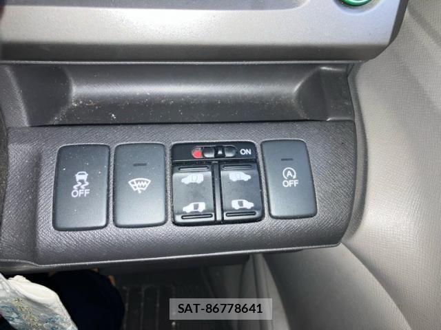 Honda e 2013-03 8528565-13