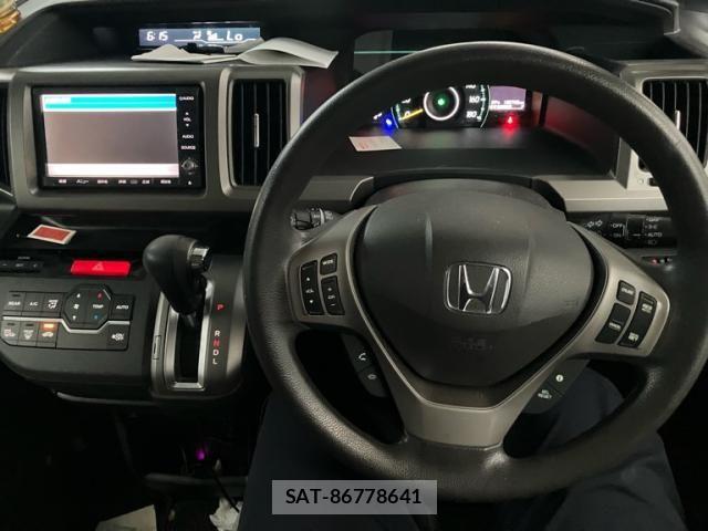 Honda e 2013-03 8528565-15