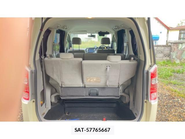 Honda e 2011-10 8797576-11