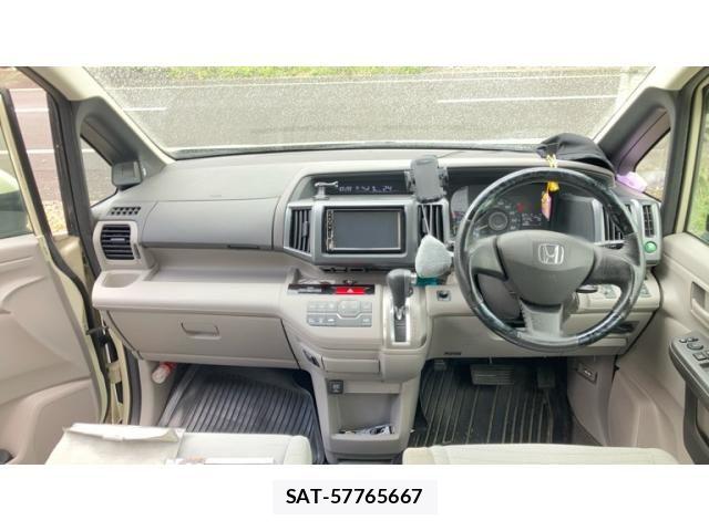 Honda e 2011-10 8797576-13