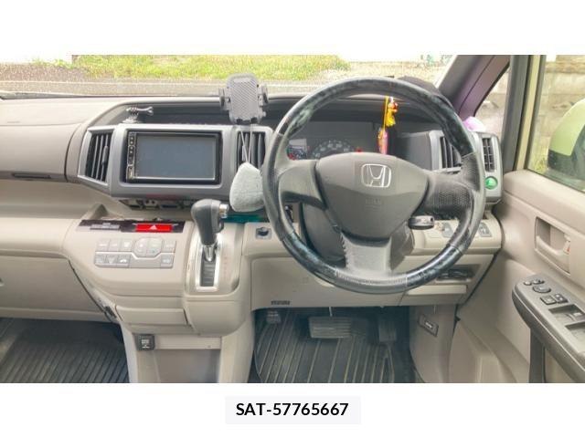 Honda e 2011-10 8797576-14