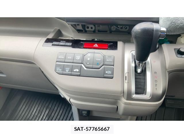 Honda e 2011-10 8797576-18