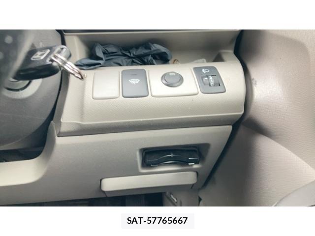 Honda e 2011-10 8797576-19