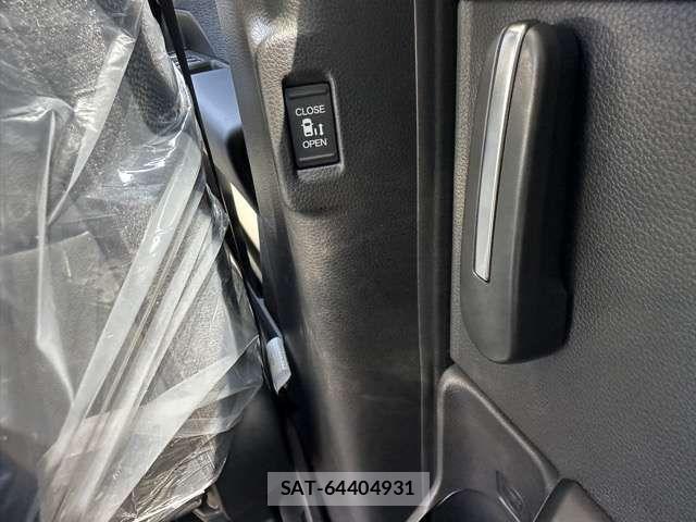 Honda STEP WGN 2026-03 6717427-10