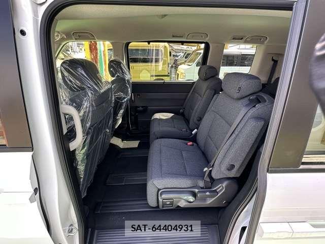 Honda STEP WGN 2026-03 6717427-5