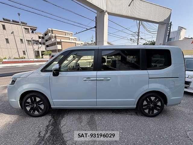 Honda STEP WGN 2025-05 7330298-21