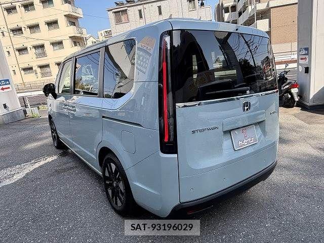 Honda STEP WGN 2025-05 7330298-2