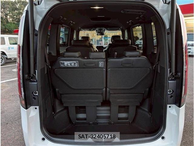 Honda STEP WGN 2026-05 7359958-18