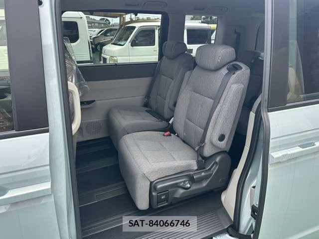Honda STEP WGN 2026-06 8415113-5