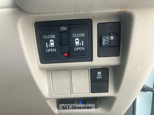Honda STEP WGN 2023-05 8850728-17