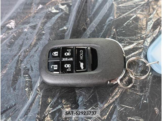 Honda STEP WGN 2025-12 6615032-16