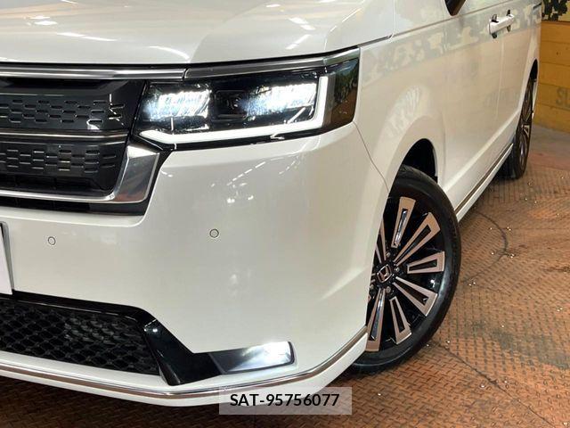 Honda STEP WGN 2023-08 6673760-13
