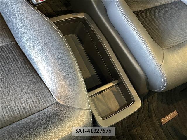 Honda STEP WGN 2023-11 6791542-23