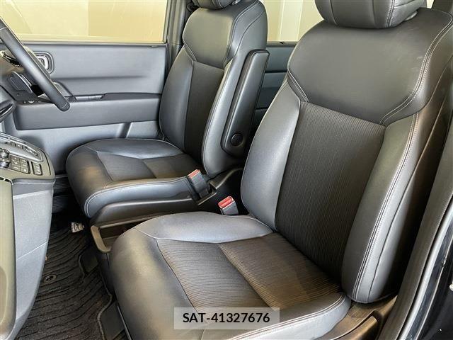 Honda STEP WGN 2023-11 6791542-25