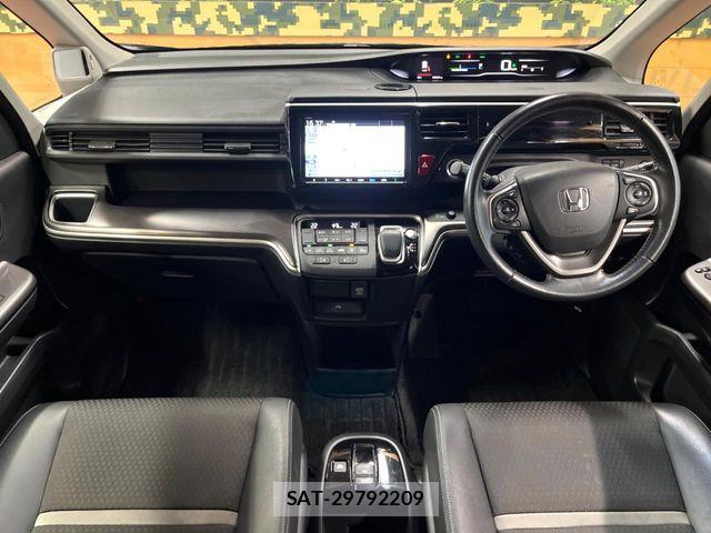 Honda STEP WGN 2018-03 7225526-1