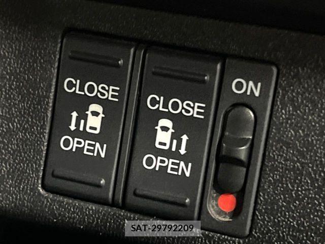 Honda STEP WGN 2018-03 7225526-3