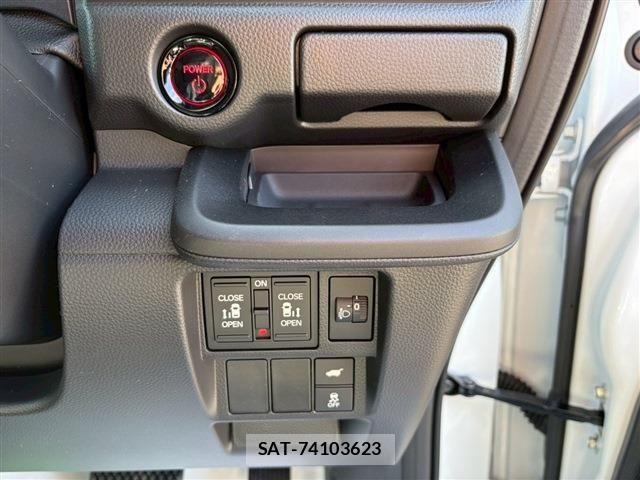 Honda STEP WGN 2026-02 7359957-27