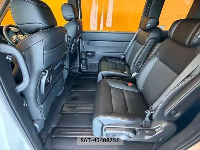 Honda STEP WGN 2026-05 7458087-18