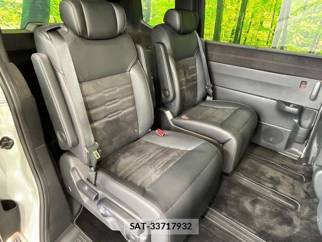 Honda STEP WGN 2023-10 7879638-9