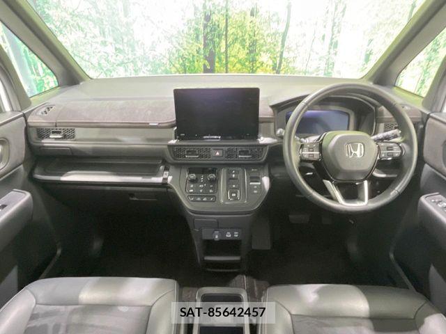 Honda STEP WGN 2023-09 8038462-1