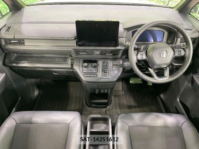 Honda STEP WGN 2022-11 8210404-1