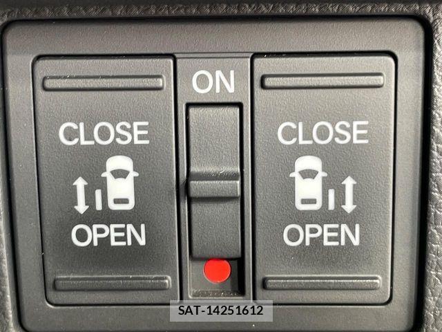 Honda STEP WGN 2022-11 8210404-5