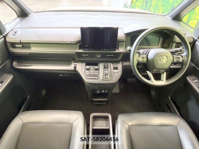 Honda STEP WGN 2023-07 8210405-1