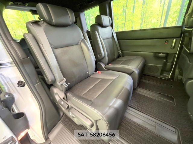 Honda STEP WGN 2023-07 8210405-8