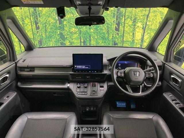 Honda STEP WGN 2022-10 8210406-1