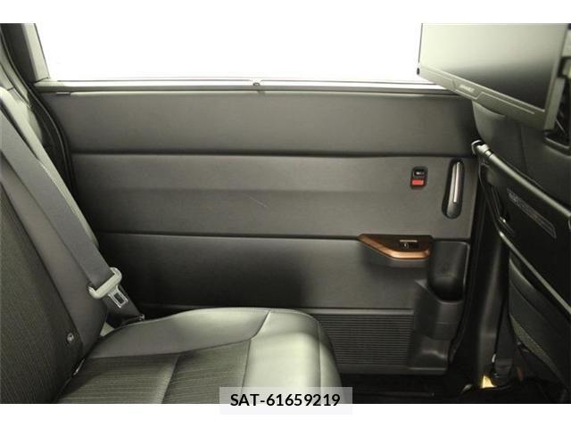 Honda STEP WGN 2022-07 8210408-1