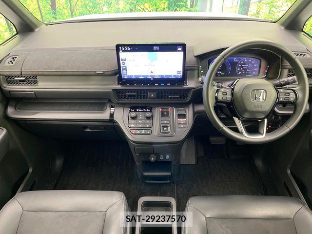 Honda STEP WGN 2022-11 8210403-1