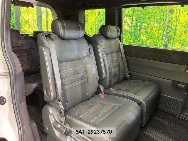 Honda STEP WGN 2022-11 8210403-8
