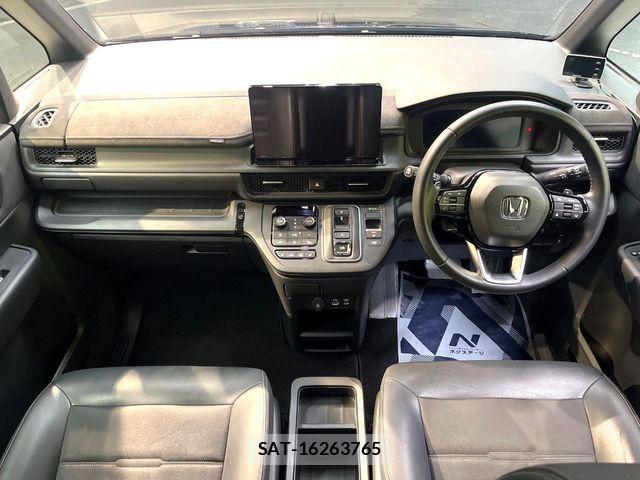 Honda STEP WGN 2023-05 8231899-1