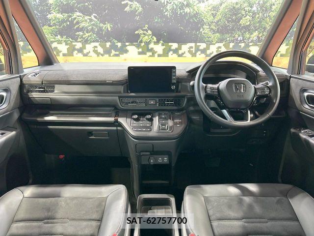 Honda STEP WGN 2024-10 8231896-1