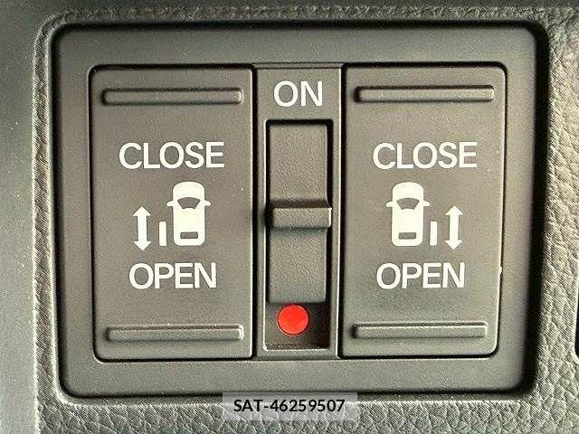 Honda STEP WGN 2022-05 8246795-6
