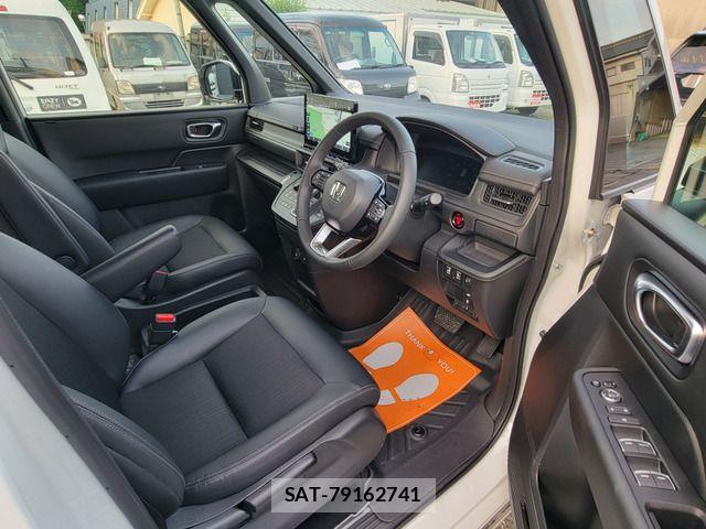 Honda STEP WGN 2025-10 8246798-15