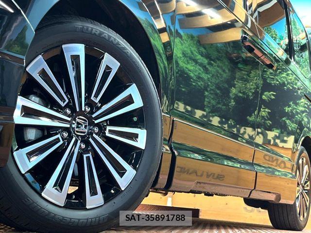 Honda STEP WGN 2023-10 8246785-14