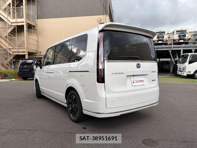 Honda STEP WGN 2026-06 8317312-17