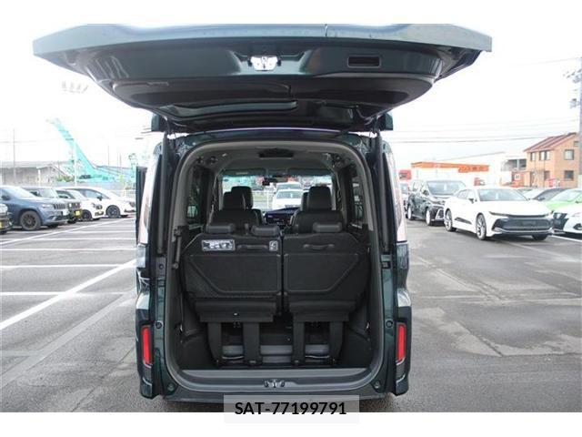 Honda STEP WGN 2021-10 8368996-17