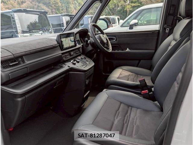 Honda STEP WGN 2026-05 8368982-14