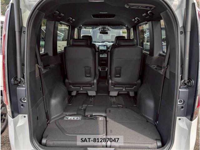 Honda STEP WGN 2026-05 8368982-18
