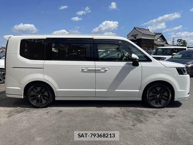 Honda STEP WGN 2023-10 8368992-17