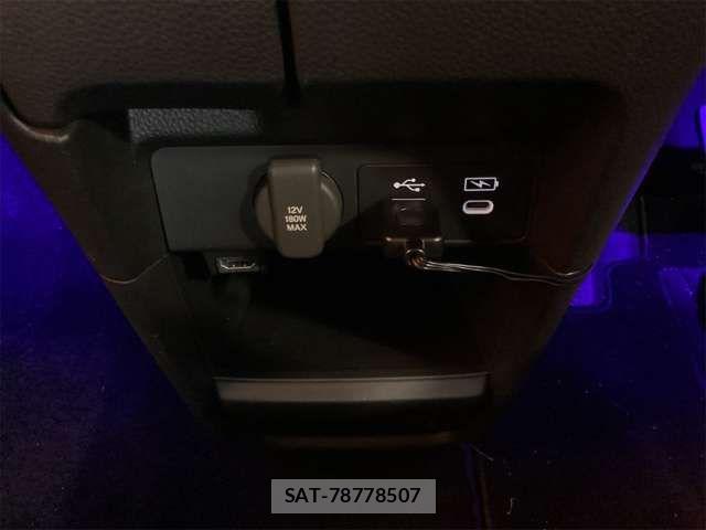 Honda STEP WGN 2022-05 8368995-12