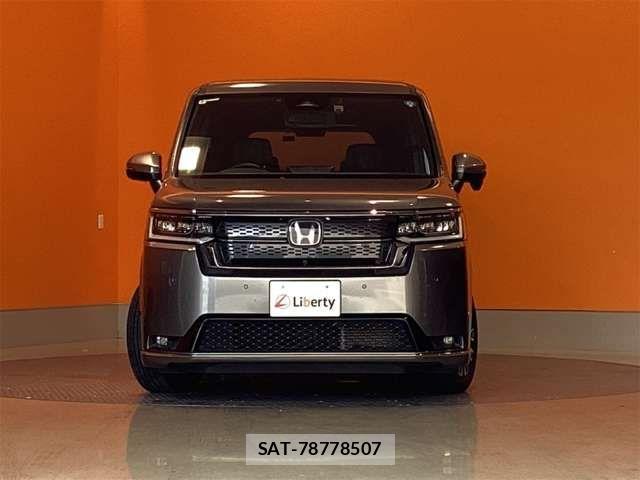 Honda STEP WGN 2022-05 8368995-13