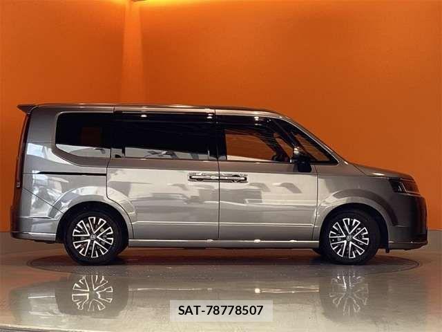 Honda STEP WGN 2022-05 8368995-15