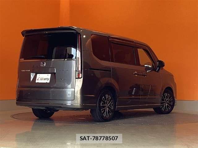 Honda STEP WGN 2022-05 8368995-16