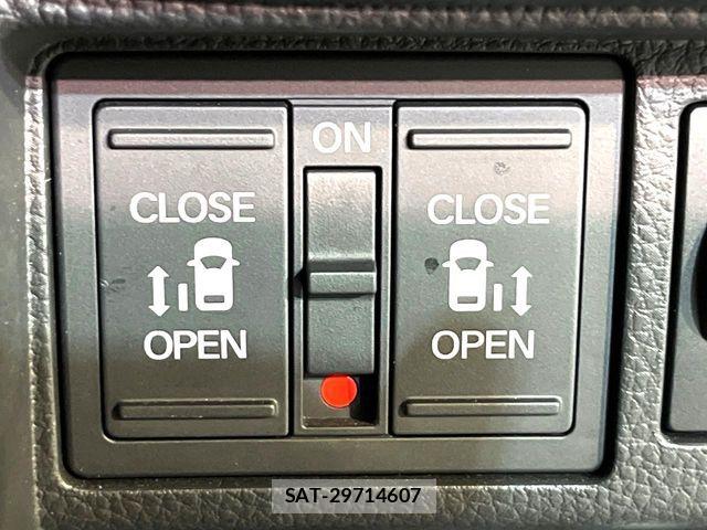 Honda STEP WGN 2023-12 8438933-5