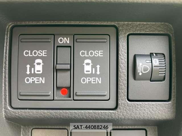 Honda STEP WGN 2023-12 8629086-24
